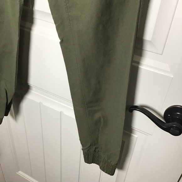 Nike Slim Fit Jogger in Olive Green Size Small. - Picture 6 of 9
